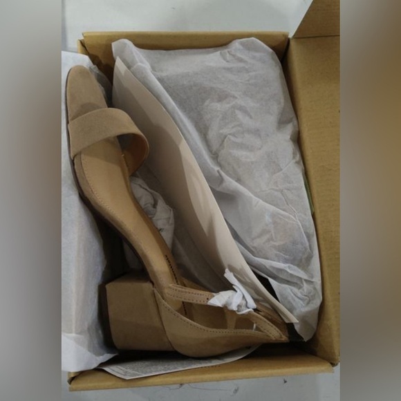 Amazon Essentials Women’s Two Strap Heeled Sandal – Tan, Size 7 Wide - Picture 2 of 6